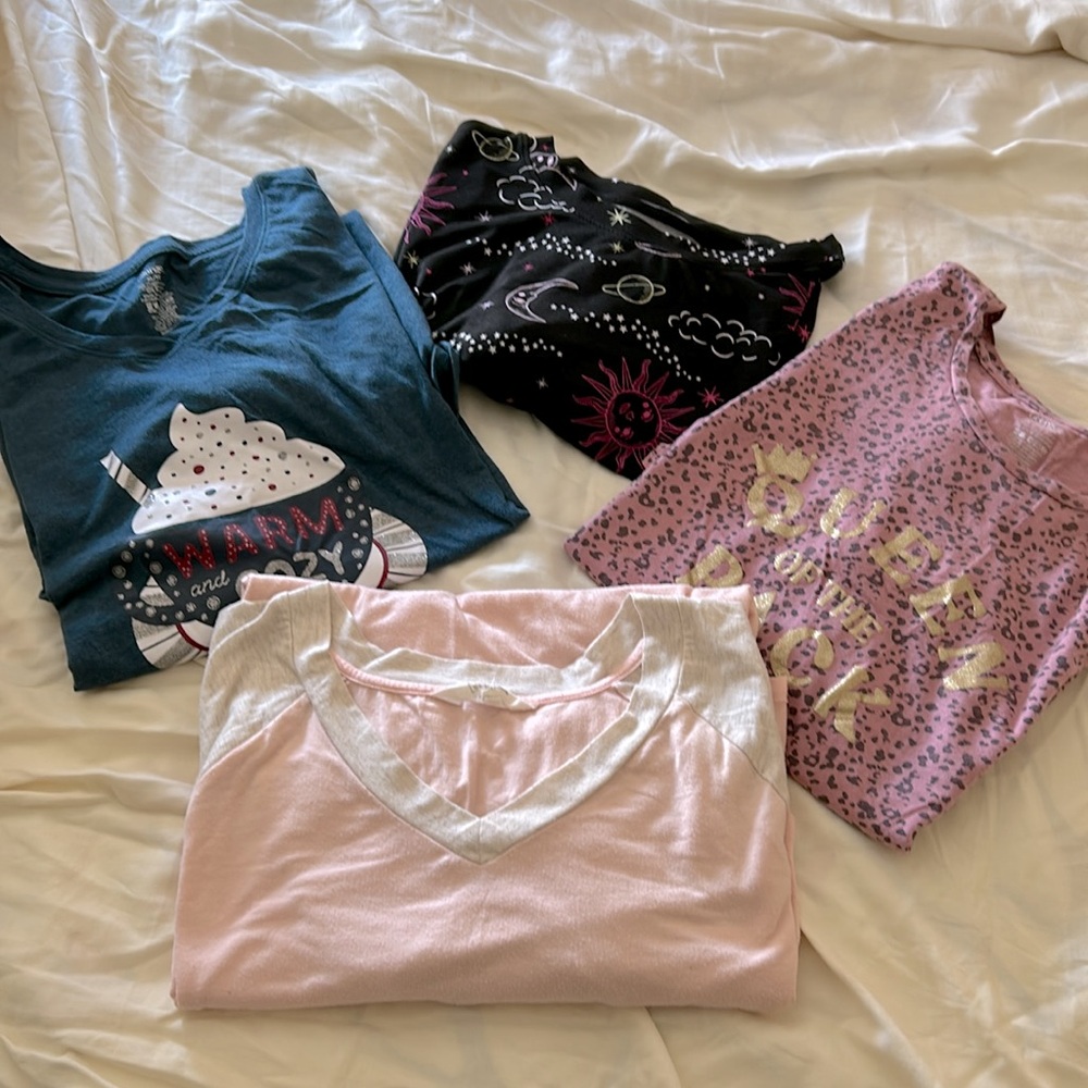 Night shirts 4 pack, size XL. Pink, mauve, animal print, navy blue, black moon.